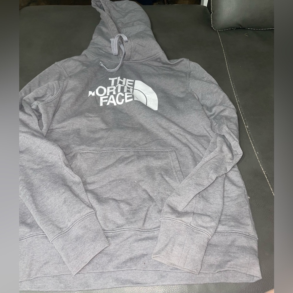 The North Face Pullover Hoodie – Men’s Medium (Gray)
